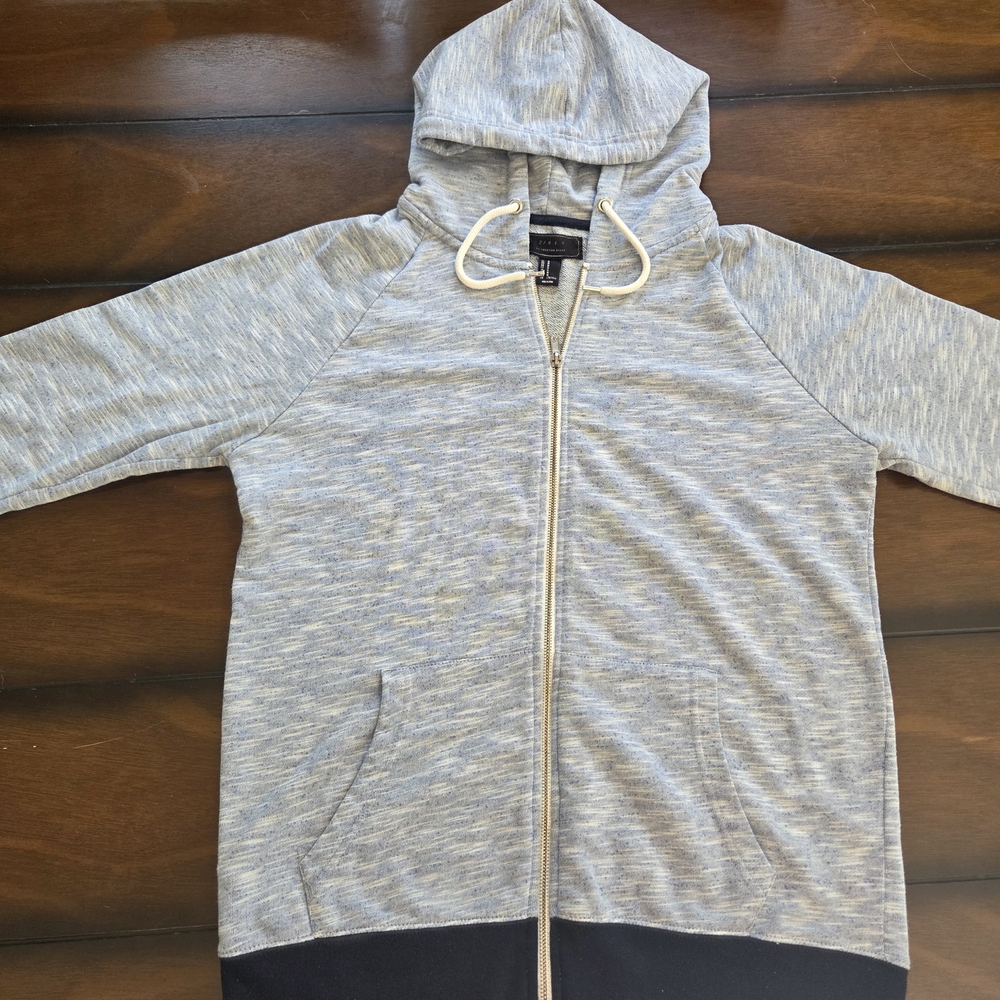 Men's zipped up hoodie. Gray with dark blue accents  Size M  (I170)